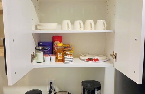 Moncton House | Fully furnished 1-bed basement apt in Moncton, fits 3 adults. Modern & cozyrnrn