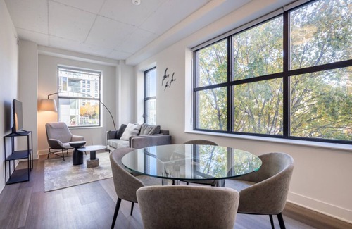 Centretown Condo | Pet-Friendly Downtown Ottawa Bachelor Retreat Awaits You