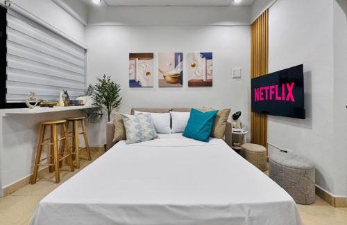 Manoc-Manoc Apartment | Cozy 1BR Retreat with Kitchen - Steps from the Beach