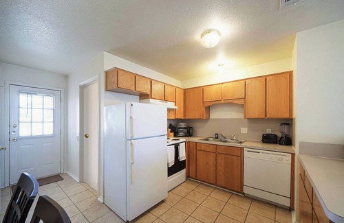 Killeen House | Fully Furnished 2 Bedroom Townhome