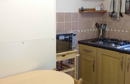 Cherry Hinton Apartment | Cozy Flat with Private Garden and Fully Equipped Kitchen