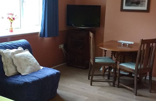 Cherry Hinton Apartment | Cozy Flat with Private Garden and Fully Equipped Kitchen