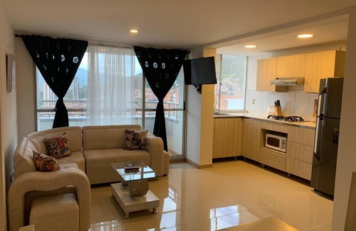 Bello Apartment | Quiet Luxury Penthouse with Pool and Kitchen Amenities