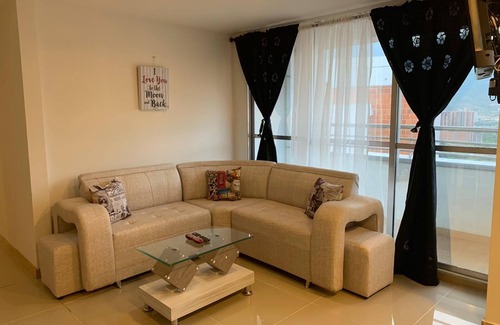 Bello Apartment | Quiet Luxury Penthouse with Pool and Kitchen Amenities