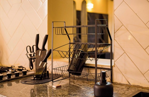 Kampala Apartment | Fully Furnished & Charming 2-bedroom apartment in Kampala with AC, WiFi