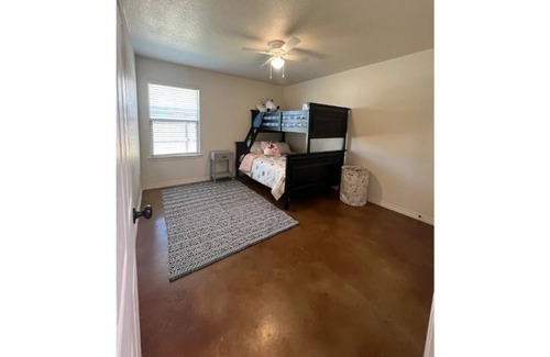 Temple House | Fully Furnished Cheerful Three Bedroom home!!