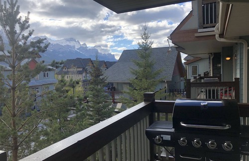 Canmore Condo | Cozy Condo Retreat in the Rockies - Rated 9.8/10