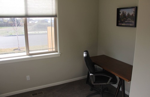 Redmond House | Cozy Home with Kitchen & Pet-Friendly Comfort