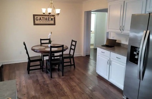 Terry House | Cozy Home for Families: Sleeps 8 and Child Friendly