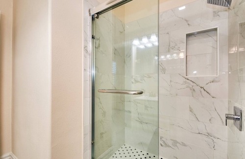 Riverside House | Beautiful Mountain View House with Pool and Spa Amenities