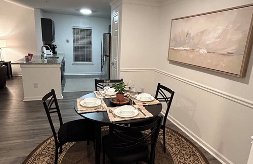 Alpharetta Apartment | Cozy One Bedroom Retreat with Pool and Breakfast in Alpharetta