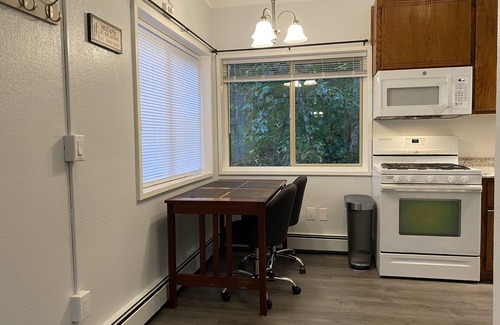 Wasilla Cottage | Inviting Fully Furnished Private Cottage with Breakfast & Kitchen
