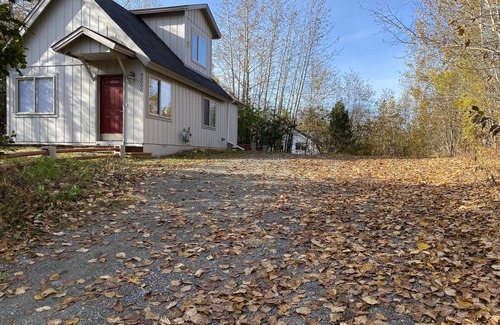 Wasilla Cottage | Inviting Fully Furnished Private Cottage with Breakfast & Kitchen