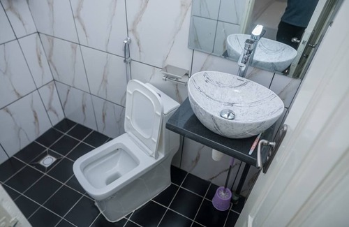 Douala Apartment | Fully furnished roadside apartment in Douala-Logpom