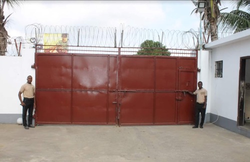 Monrovia House | Fully Furnished & Serviced 1Bed apartment Eight