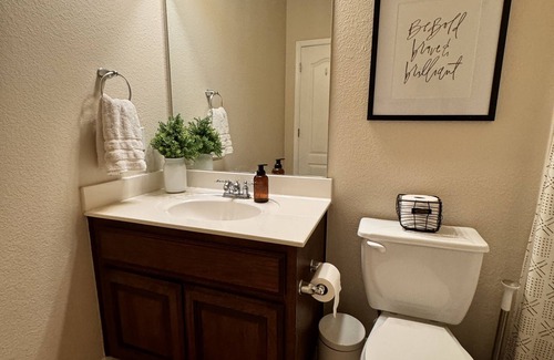 Austin House | Fully Furnished Single Family - One Bedroom Home