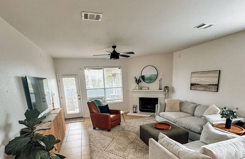 Austin House | Fully Furnished Single Family - One Bedroom Home