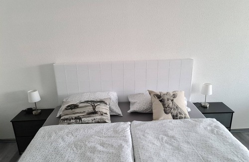 Rathaus Apartment | Cozy City Center Studio with Balcony and Family-Friendly Amenities