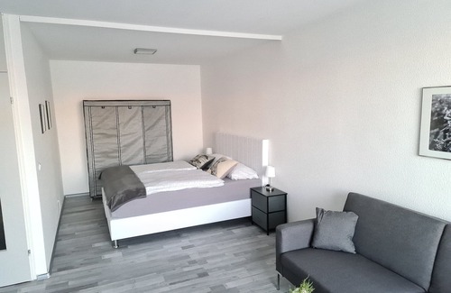 Rathaus Apartment | Cozy City Center Studio with Balcony and Family-Friendly Amenities