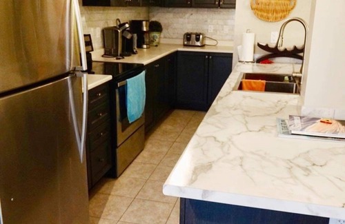Collingwood House | Cozy Townhouse with Ocean View & Family-Friendly Amenities