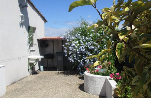 Le Bois-Plage-en-Re House | Cozy Studio Rental in Ile de Re with Oceanfront Views