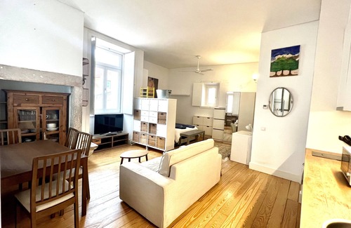Santa Maria Maior Apartment | Modern Alfama Central Cosy Home with Spa and Breakfast