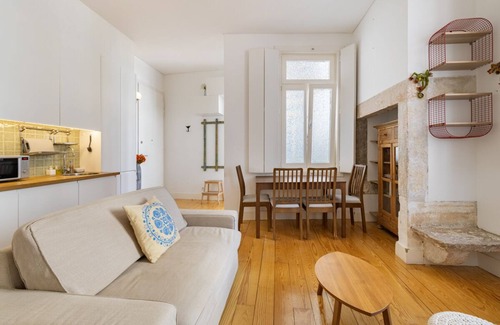 Santa Maria Maior Apartment | Modern Alfama Central Cosy Home with Spa and Breakfast