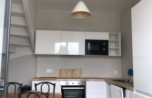 Ploudalmezeau House | Beautifully Renovated House Steps from Portsall Harbour