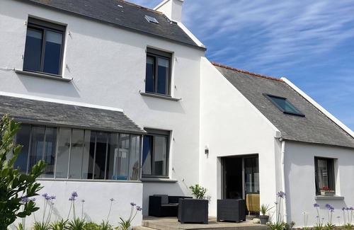 Ploudalmezeau House | Beautifully Renovated House Steps from Portsall Harbour