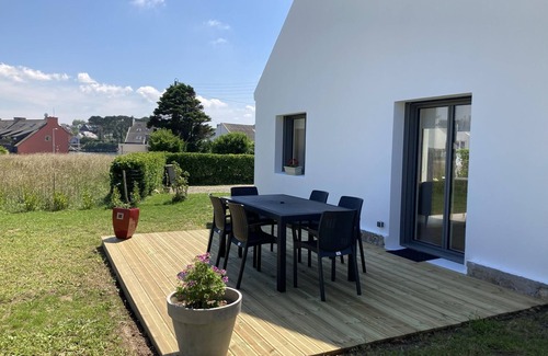 Ploudalmezeau House | Beautifully Renovated House Steps from Portsall Harbour