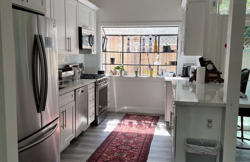 Pacific Palisades Apartment | Modern 2+2 Palisades Apartment – Family-Friendly Retreat
