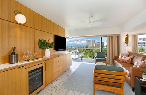 Waikiki Condo | Stunning Oceanfront Views with Pool & Family Amenities!