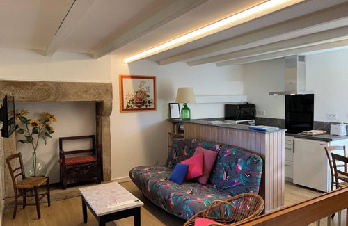Perols-sur-Vezere House | Renovated 2-Bedroom Guest House with Pool & Garden Oasis