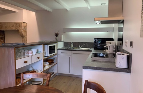 Perols-sur-Vezere House | Renovated 2-Bedroom Guest House with Pool & Garden Oasis