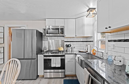 Salmon House | Renovated Home with Pool and Spa in Salmon - 10/10 Rating