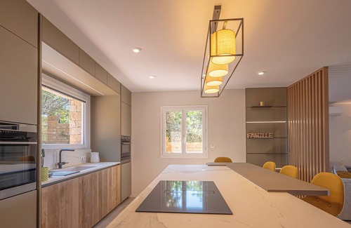 Portigliolo House | Family Retreat Just 5 Minutes from the Beach with Pool