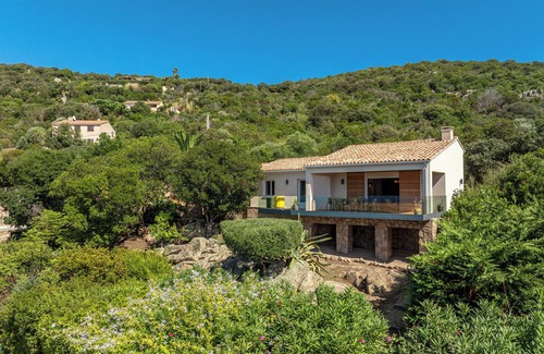 Portigliolo House | Family Retreat Just 5 Minutes from the Beach with Pool