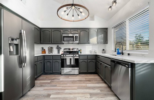 Elk Grove House | Renovated Mansion Retreat with Spa and Family-Friendly Perks