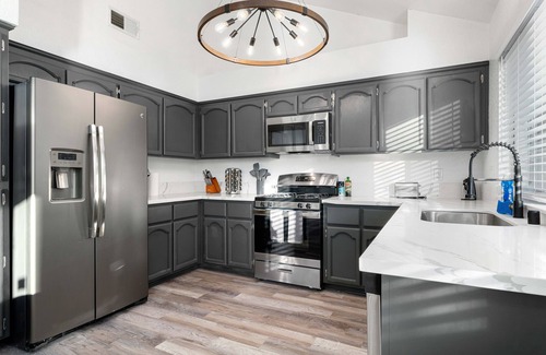 Elk Grove House | Renovated Mansion Retreat with Spa and Family-Friendly Perks