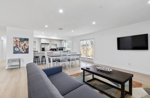 North Central Carrollton House | Renovated House with Spa and Pet-Friendly Amenities