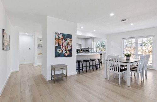 North Central Carrollton House | Renovated House with Spa and Pet-Friendly Amenities