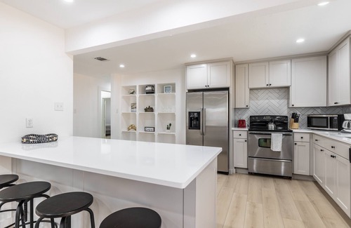 North Central Carrollton House | Renovated House with Spa and Pet-Friendly Amenities