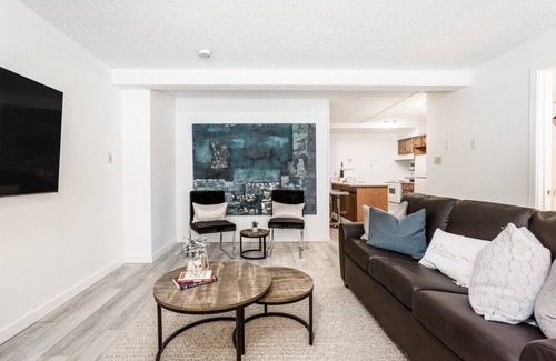 East Kootenay Condo | Renovated Ski In/Ski Out Studio with Pool & Hot Tubs