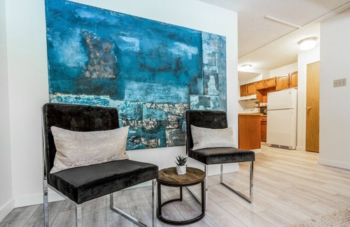 East Kootenay Condo | Renovated Ski In/Ski Out Studio with Pool & Hot Tubs