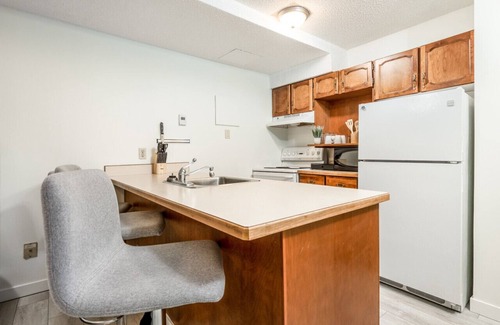 East Kootenay Condo | Renovated Ski In/Ski Out Studio with Pool & Hot Tubs