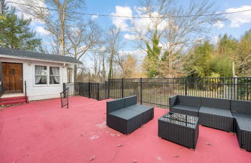 Baldwin House | Elegant Country Manor: Child-Friendly Stay with Great Reviews