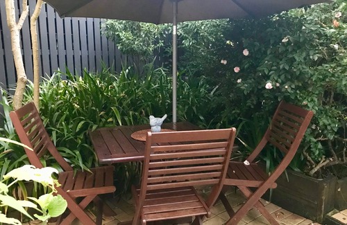 Kenmore Apartment | Top-Rated Jacaranda House Garden Suite with Pool & Spa