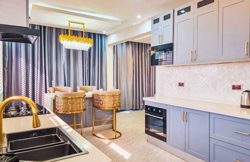 Sekondi-Takoradi Apartment | Fully-service modern lux 2-bedroom apartment with rooftop swimming pool and bar