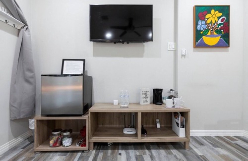 Midtown Apartment | Modern & Cozy Studio with Patio in Prime Location