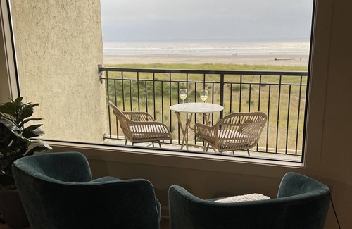 Seaside Condo | Oceanfront 1 Bedroom Condo with Ocean View for Family Fun